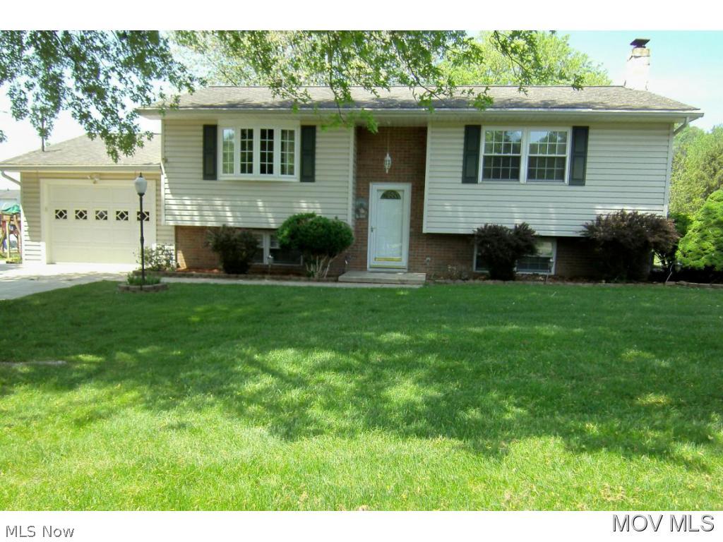 Beautiful three bedroom, two full bath home with all season room, updated kitchen & upstairs bathroom. Shows well.Storage buildings are 20x12 & 10x10. Elem: Belpre Elementary School Elem/Bus: Y JrHigh: Belpre Middle School JrHigh/Bus: Y High: Belpre High School High/Bus: Y Fire: VOL Police: SHF PossFreeGas: N ;SQFT=Fin L1:1121, Fin Bsmt:506, Fin Above:1121, Fin Total:1627, Unfin Bsmt:406, Unfin Above:406, Unfin Total:Y