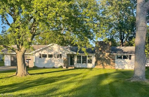 Homes For Sale - 230 S Elm St<br/> Jefferson, OH 44047