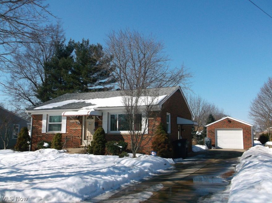 Absolutely perfect 1 floor living opportunity.  This all brick 2 bedroom ranch located in the Heart of Firestone Park and  surrounded by fine homes is most
definitely  a move right in situation. This home features a garage w/opener, central air, vinyl windows, newer entry doors. Family room in basement could be made into 3rd bedroom.  Applianced eat-in kitchen and a Home Warranty.  Must see this one!