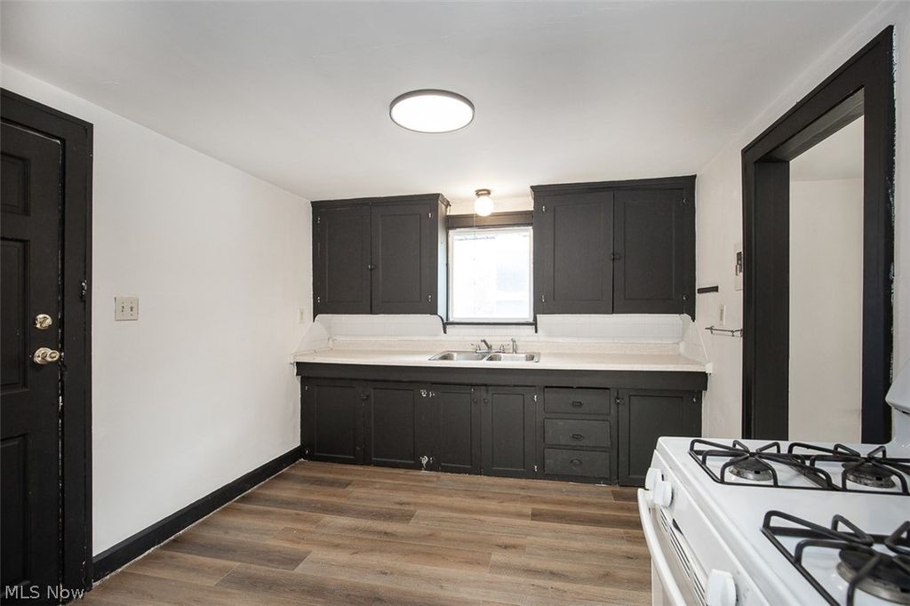 Photo of 7610 Dearborn Avenue, Cleveland, OH 44102 (MLS # 5207568)