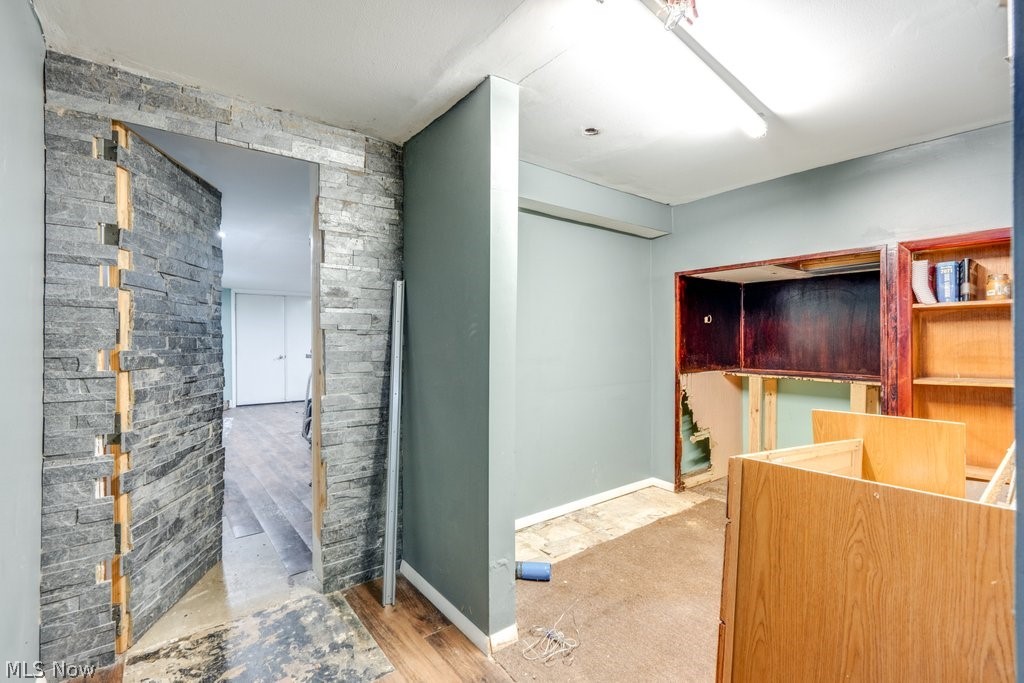 Cuyahoga Falls - Commercial Sale