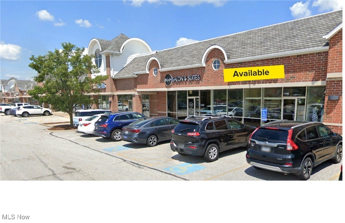 Discover your next business opportunity at Broadview Heights Crossings. One unit is available at a prime location for opening, relocating, or expanding your enterprise in Broadview Heights! This inviting 1,280 sq ft retail space offers exceptional visibility along Royalton Rd, just minutes from I-77, with a traffic light at either side of the center pad. Within a 5-mile radius, the population exceeds 100,000 people and the average household income is over $100,000. Perfect for a variety of retail or service ventures. Positioned within a thriving shopping center, recent additions like Brew Wall, Primrose Schools, and Aldi's underscore the area's robust commercial growth. Meticulously well maintained.