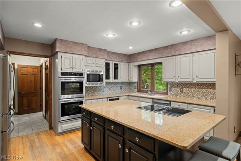Tiny photo for 19312 Ivywood Trail, Strongsville, OH 44149 (MLS # 5209462)