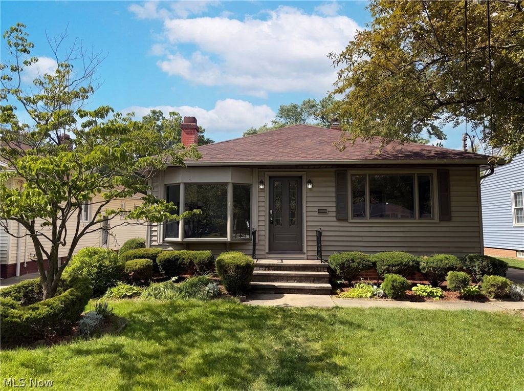 Photo of 11970 Meadowbrook Drive, Cleveland, OH 44130 (MLS # 5220789)