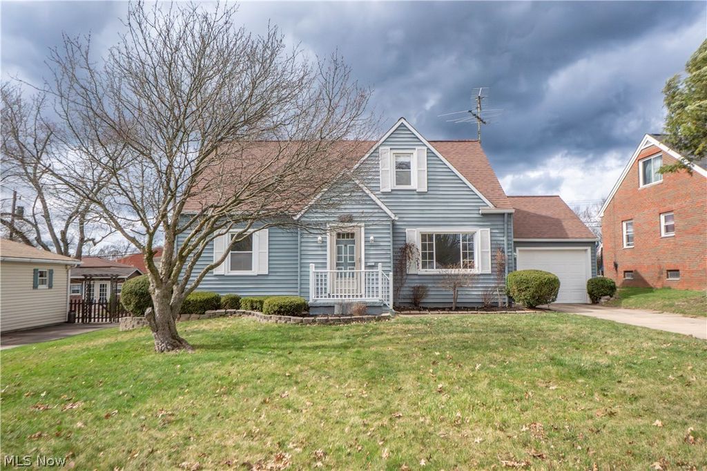 Photo of 2528 N Haven Boulevard, Cuyahoga Falls, OH 44223 (MLS # 5192375)