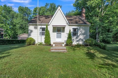 4706 Lansing Drive, North Olmsted, OH 44070 - #: 5134705