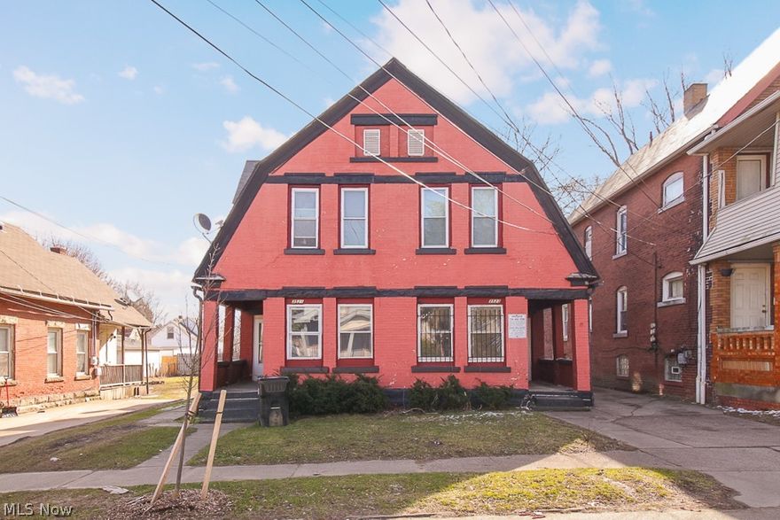 Investors, or owner occupants welcome: Well maintained BRICK 4-unit! Property is performing, and one unit is not far from being rent ready. Units are one bedroom, but are very large, spacious units. Large back yard area. Solid property all around! Great tenants! Do not miss out on this incredible value!