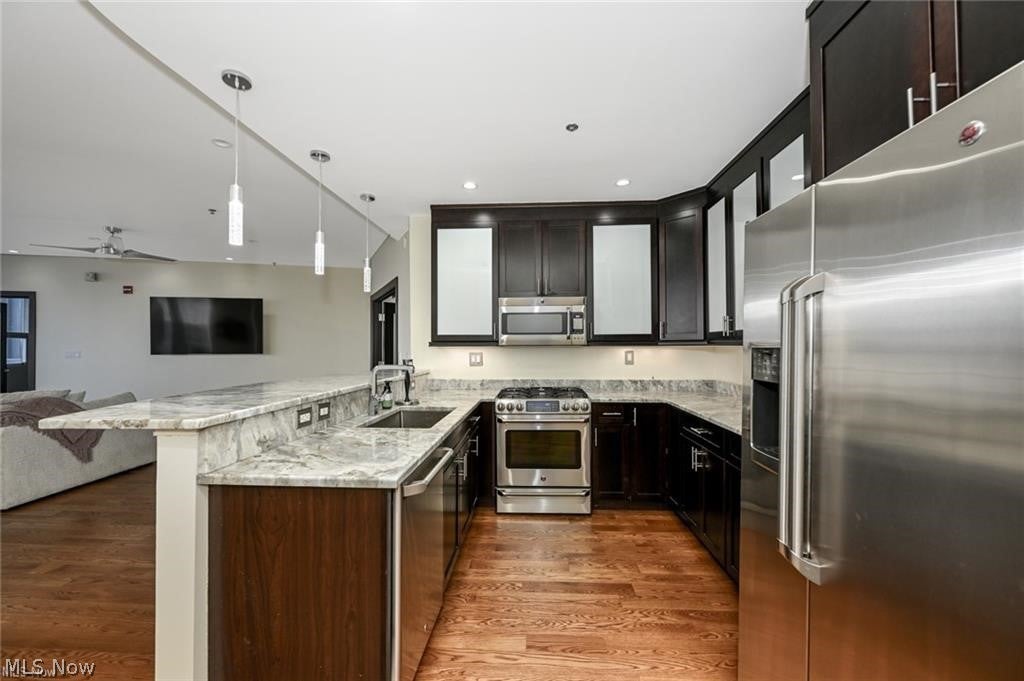 701 W Lakeside Avenue 608