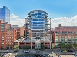 701 W Lakeside Avenue 608
