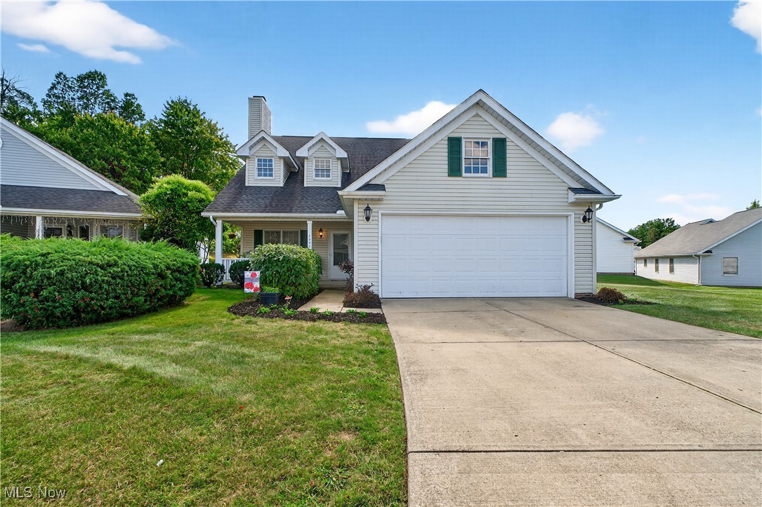 Welcome home to this beautiful, detached, single-family cluster home featuring three bedrooms. The first floor offers a spacious master suite, a vaulted great room with a fireplace, a dining room, a kitchen with a dinette area and pantry, a half bath, and a laundry room.
Upstairs, you will find two additional generously sized bedrooms and a full bathroom. The roof was replaced within the last 8-10 years, and the home boasts low maintenance fees.