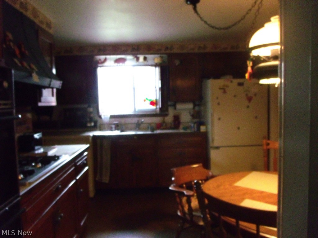 Lake Breeze Manor - Residential