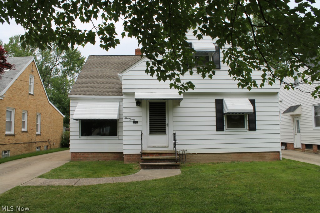 Charming single family home on quite street. Newer carpet, dishwasher, and freshly painted. Finished basement area for entertaining and large master bedroom. Walking distance to community recreation center and close to public transportation, and plenty of shopping.