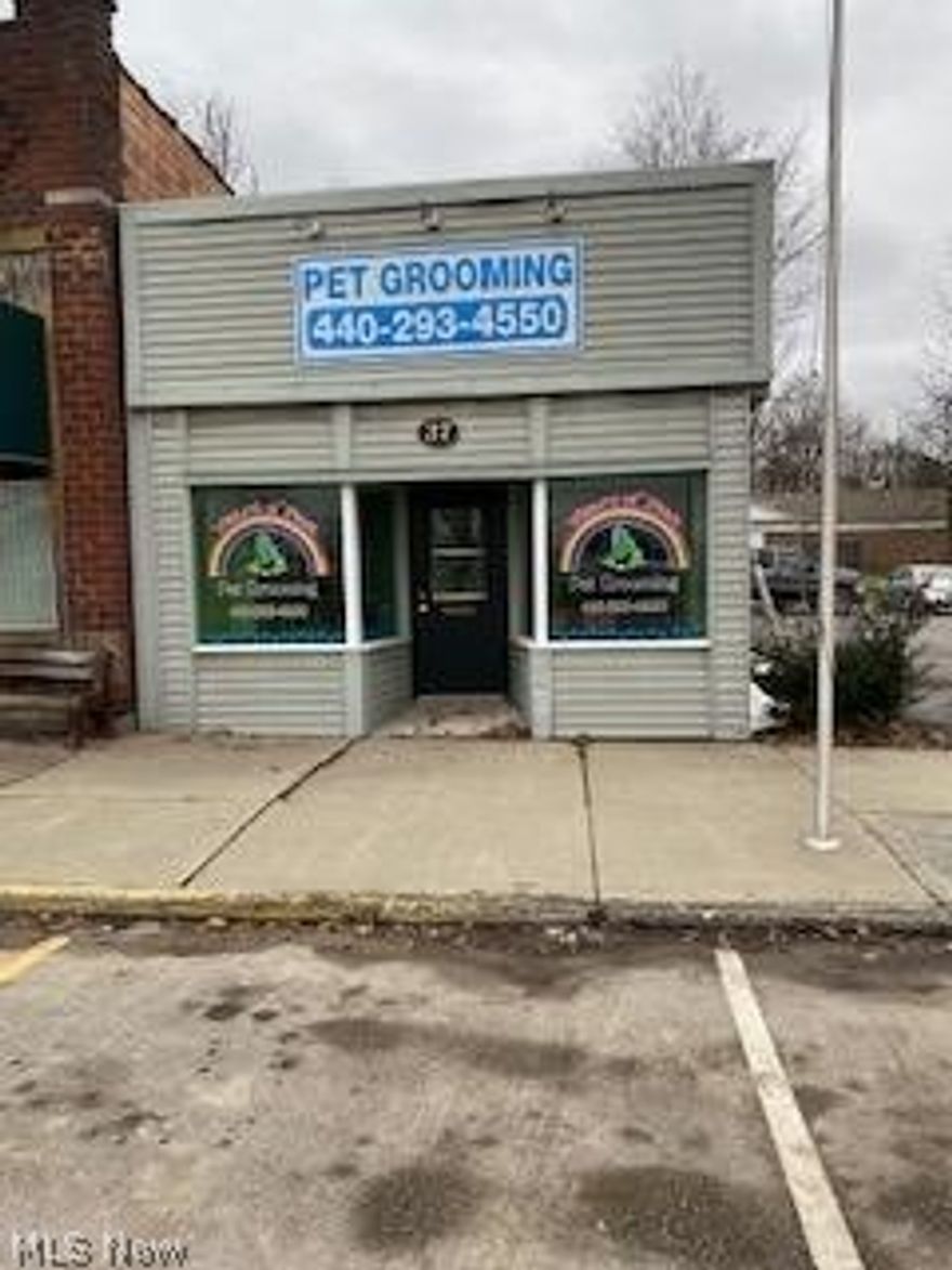 Great retail or business opportunity.  Located on the square in Andover this building can be the perfect place to open the business you've always wanted.
Previously used as a pet grooming parlor.  All set up to use as the same or convert to office space or other retail business.  City water , electric heat.  The building has a newer metal roof.