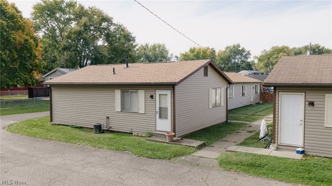 Tiny photo for 417 Taff Circle, Louisville, OH 44641 (MLS # 5255602)