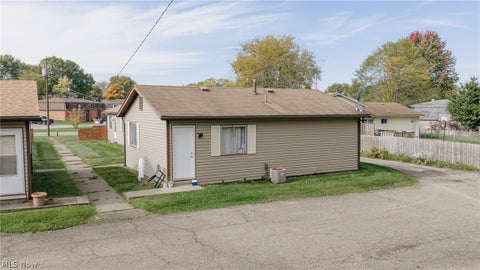 Tiny photo for 417 Taff Circle, Louisville, OH 44641 (MLS # 5255602)