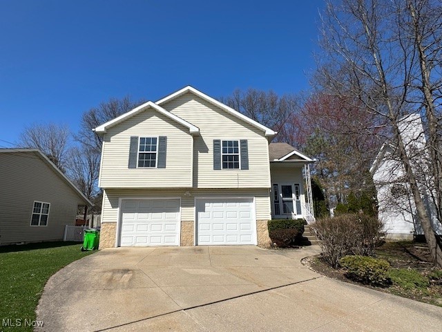 Sunny and bright raised ranch in Munroe Falls for rent! This spacious single family home boasts vaulted ceilings and an open floor plan. Brand new kitchen flooring, as well as fresh neutral paint. Fully applianced kitchen with a breakfast bar opens to the dining area and great room. Spacious primary bedroom offers a large walk in closet, full bathroom and sliders out to the back deck. Good sized second and third bedroom with ample closet space. The finished walk out lower level family room has a full bathroom, laundry room and sliders out to the fully fenced back yard. 2 car attached garage. Extra storage room in the lower level. Tucked away at the end of a quiet cul-de-sac. This home has it all!Rental Qualification Checklist:
-Credit score: 600+
-No recent bankruptcy.
-No eviction history & no criminal history (involving sex, drugs or violence)
-Stable employment (must provide current pay stubs)
-Monthly gross income must be at least 2.5 X Monthly Rent
-First months rent, security deposit, renters insurance, and transferred utilities required prior to move in.
-If you like the property and wish to apply it is a $50 app fee per adult occupant.