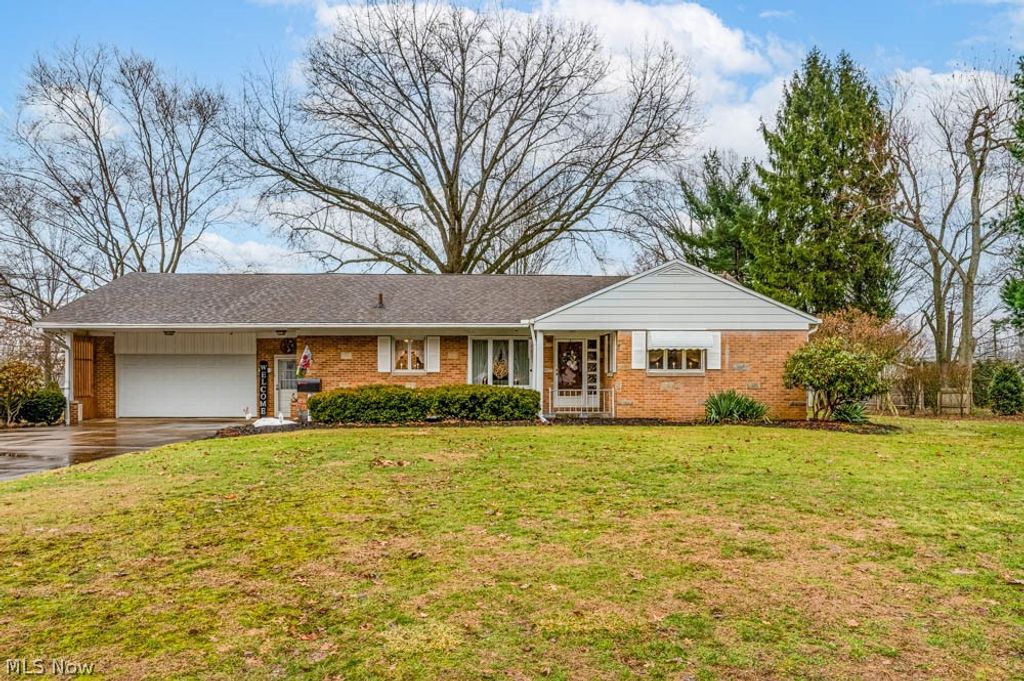 Photo of 1534 Fernwood Boulevard, Alliance, OH 44601 (MLS # 5188272)