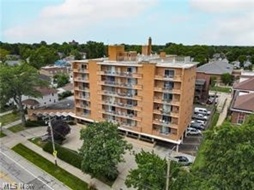 Photo of 1480 Warren Rd #604, Lakewood, OH 44107 (MLS # 5193348)