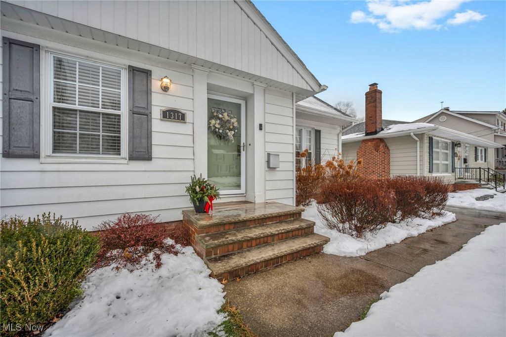 Photo of 1317 Belrose Road, Mayfield Heights, OH 44124 (MLS # 5176607)