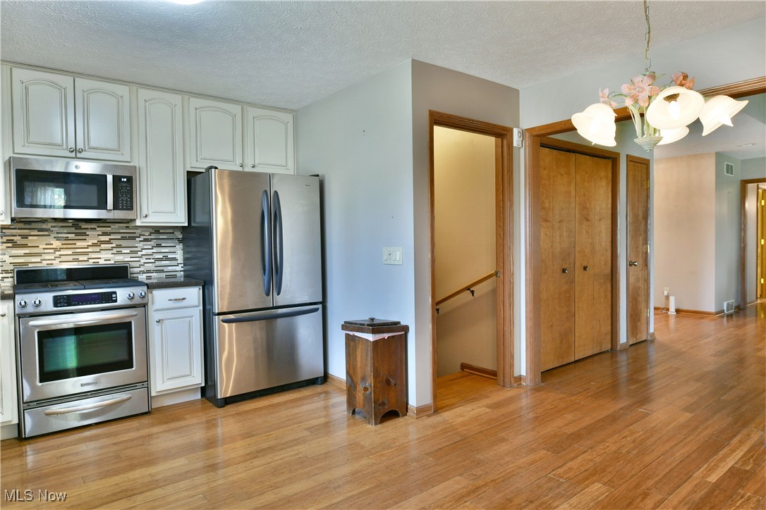 1464 Pepperwood Drive, Niles, Ohio image 19