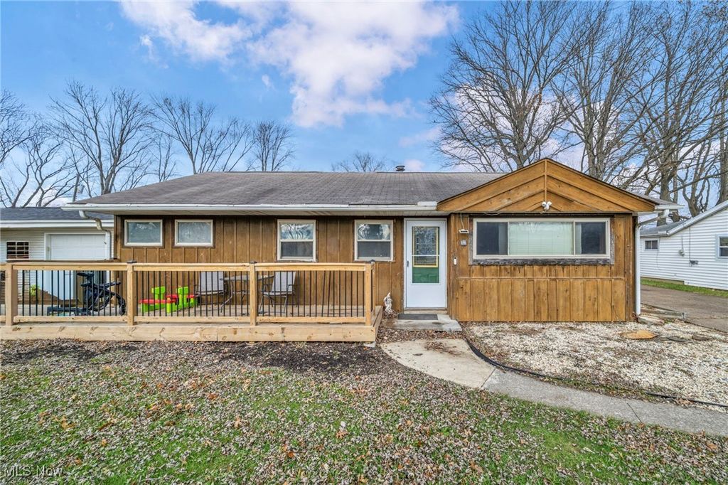 Photo of 113 Coronado Court, Elyria, OH 44035 (MLS # 5175435)