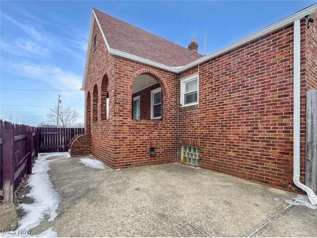 Photo of 4242 Mccartney Road, Lowellville, OH 44436 (MLS # 5183866)