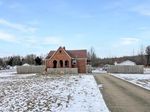 Homes For Sale - 4242 Mccartney Road<br/> Lowellville, OH 44436