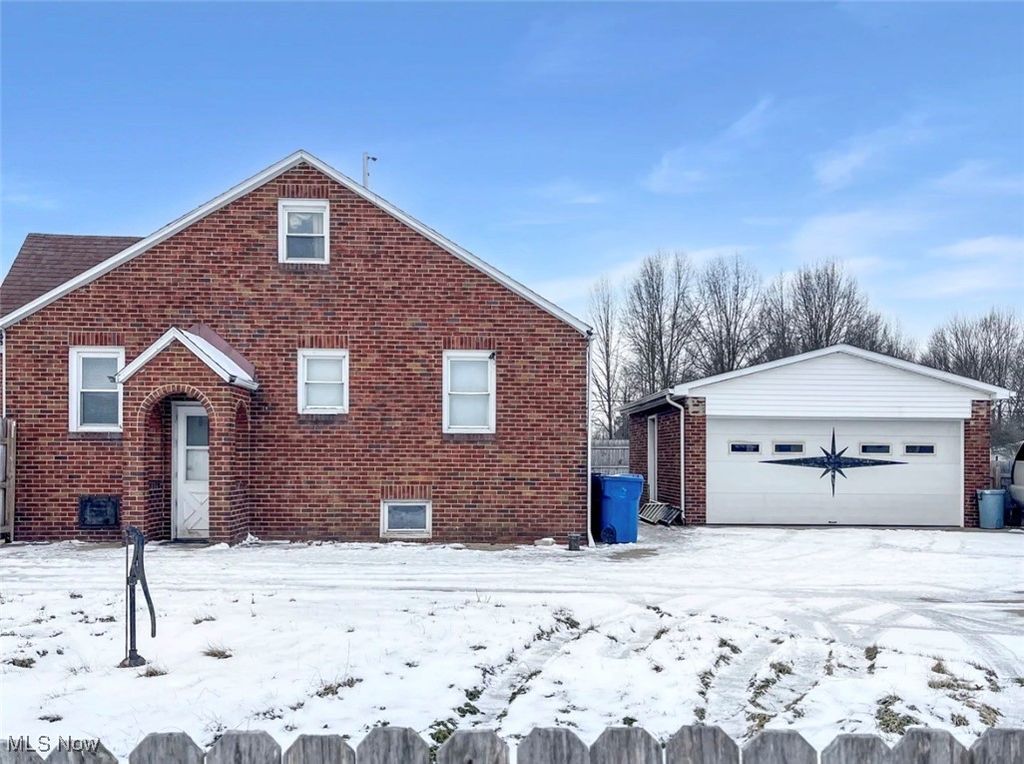 Photo of 4242 Mccartney Road, Lowellville, OH 44436 (MLS # 5183866)