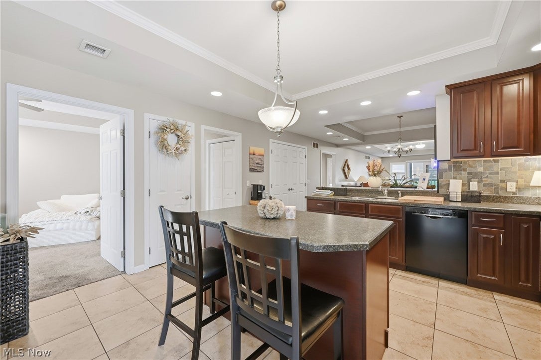 568 Lakeview Boulevard 568