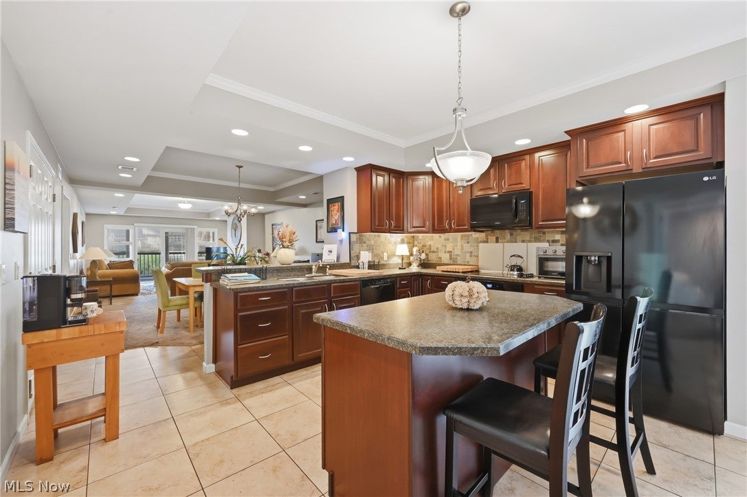 568 Lakeview Boulevard 568