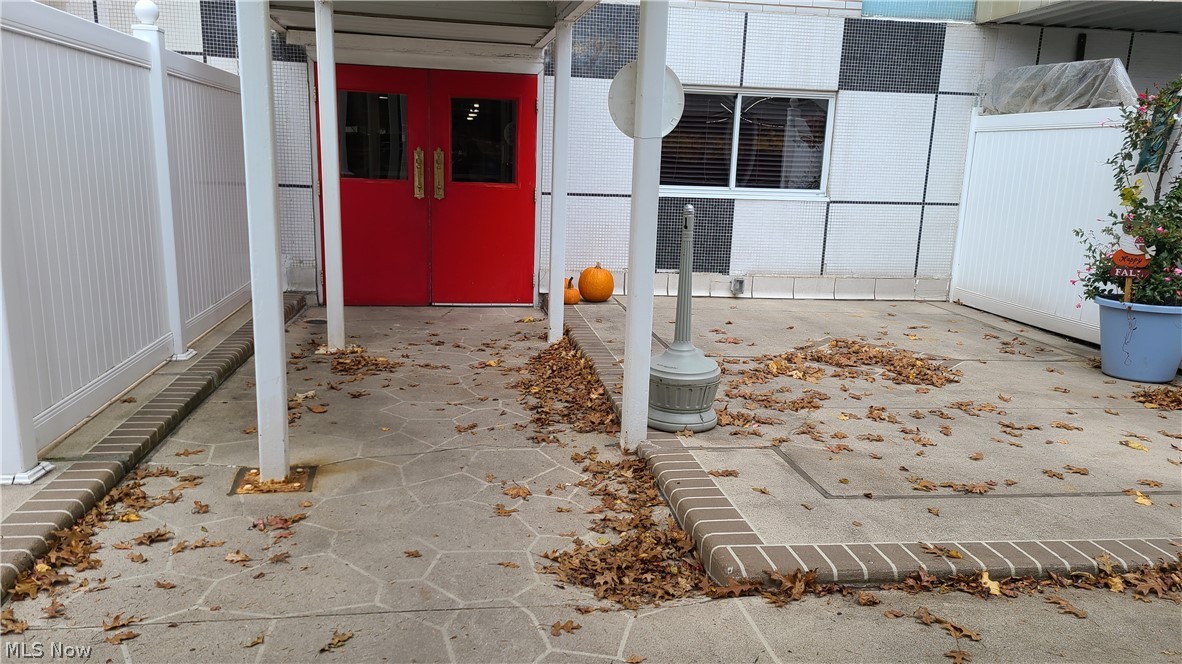 Carlton House Condo - Residential