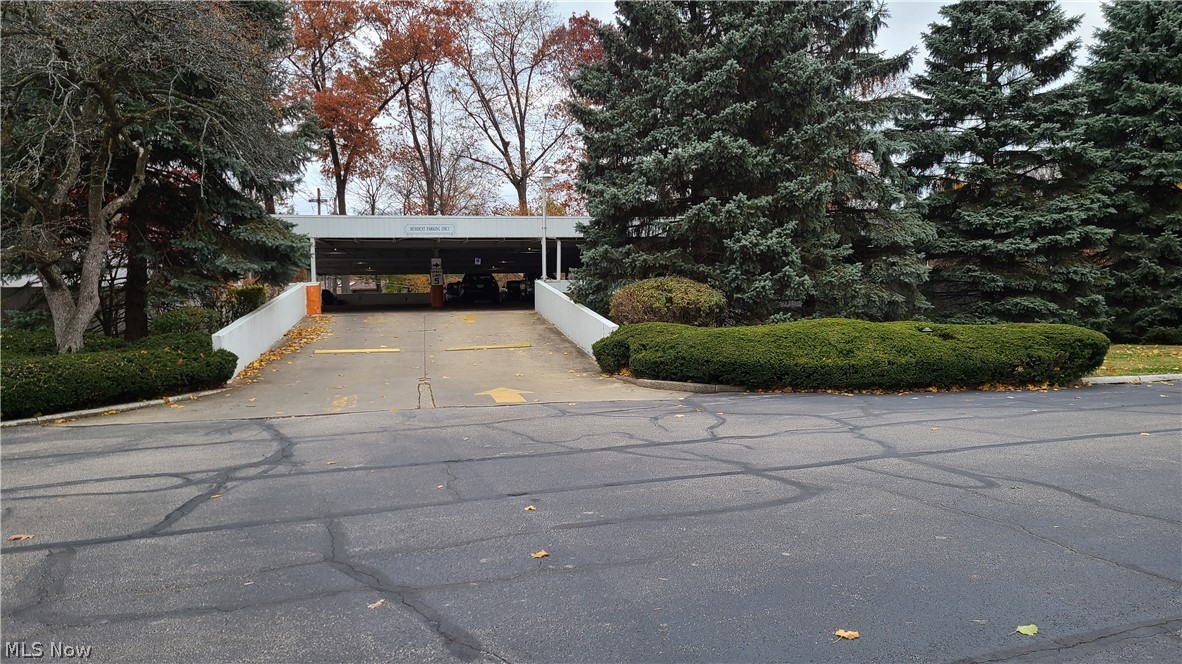 Carlton House Condo - Residential