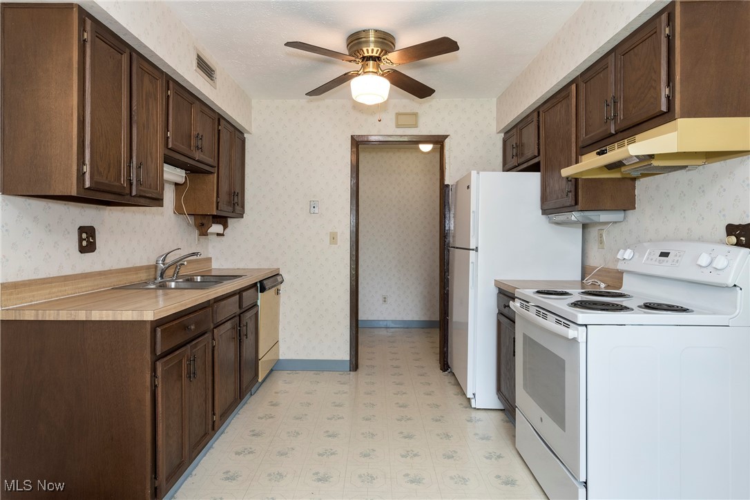 6533 Engle Road, Brook Park, Ohio image 14