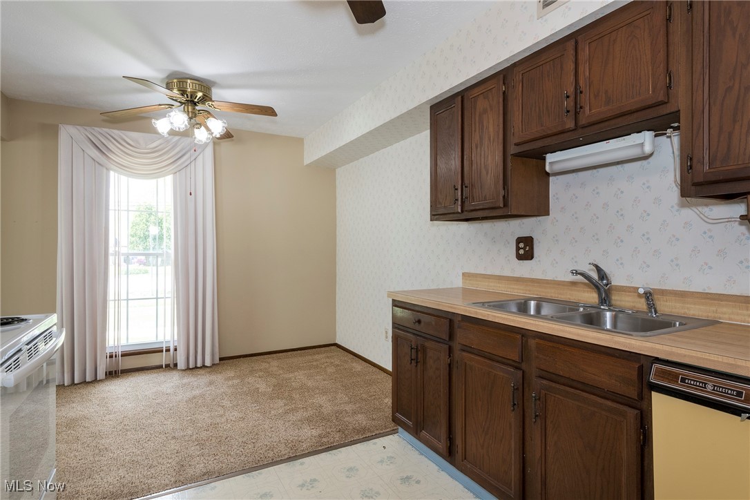 6533 Engle Road, Brook Park, Ohio image 16