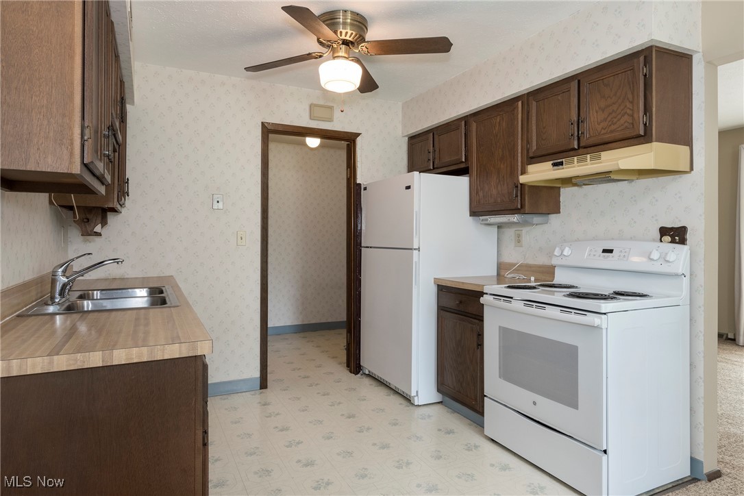 6533 Engle Road, Brook Park, Ohio image 15