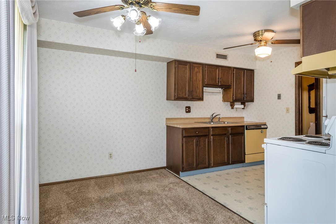 6533 Engle Road, Brook Park, Ohio image 12