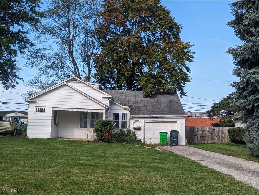 Wonderful location in Mayfield School District! Great fixer-upper house for an investor! Garage is attached to the house, so the backyard is extra wide and completely fenced in! Great neighbors too! Close to shopping, restaurants, schools, hospitals, and quick access to highways! Priced to sell fast!