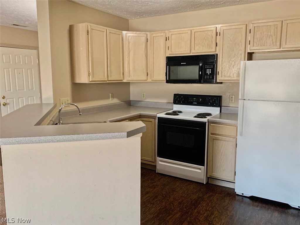 Brookledge Commons Condos - Residential Lease