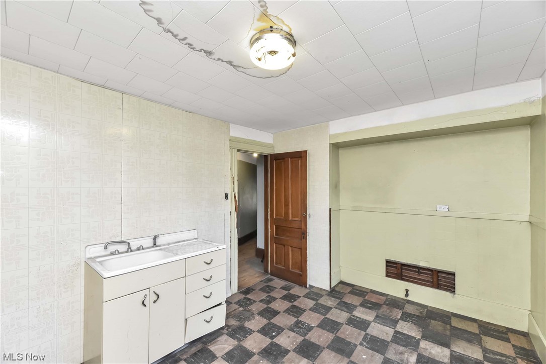 Dudley Baldwins Sub - Residential Income