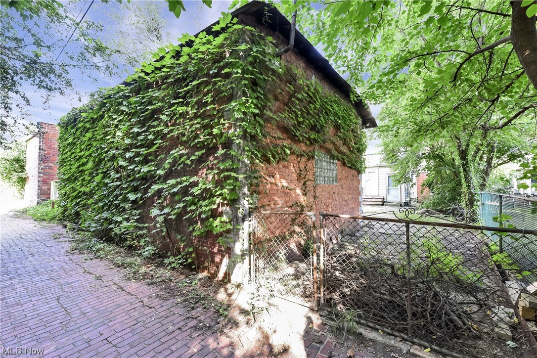 Dudley Baldwins Sub - Residential Income