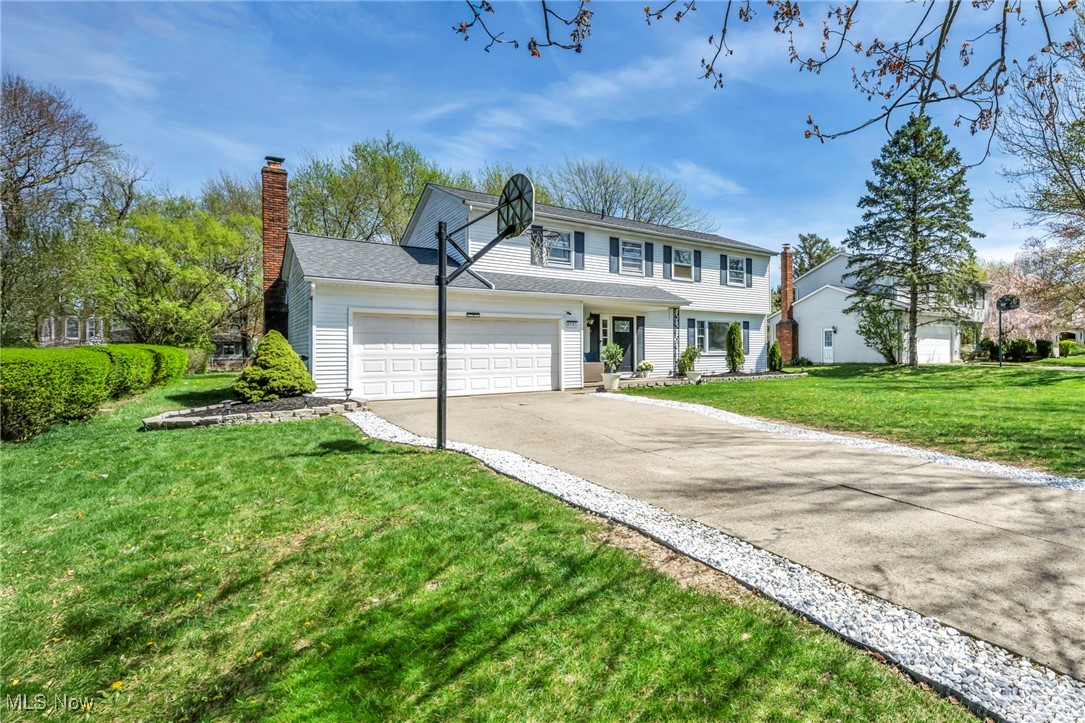 8381 Lorraine Drive, Strongsville, Ohio image 3