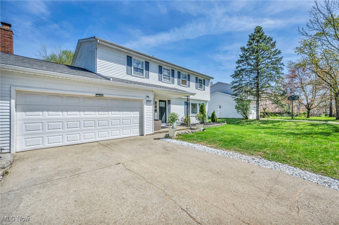 8381 Lorraine Drive, Strongsville, Ohio image 4
