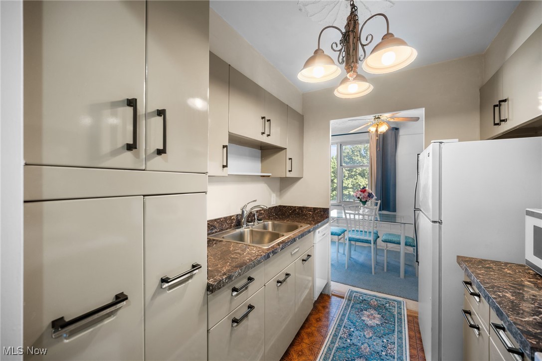 Lake House Condo - Residential