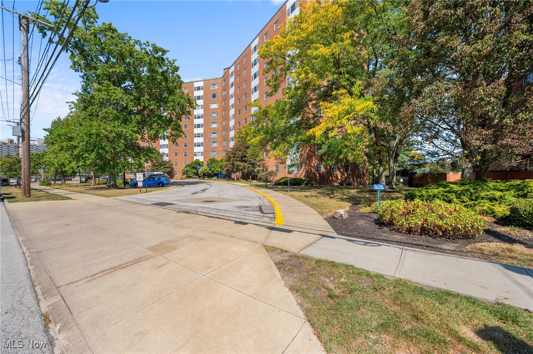 Lake House Condo - Residential