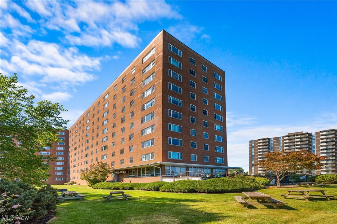 Lake House Condo - Residential