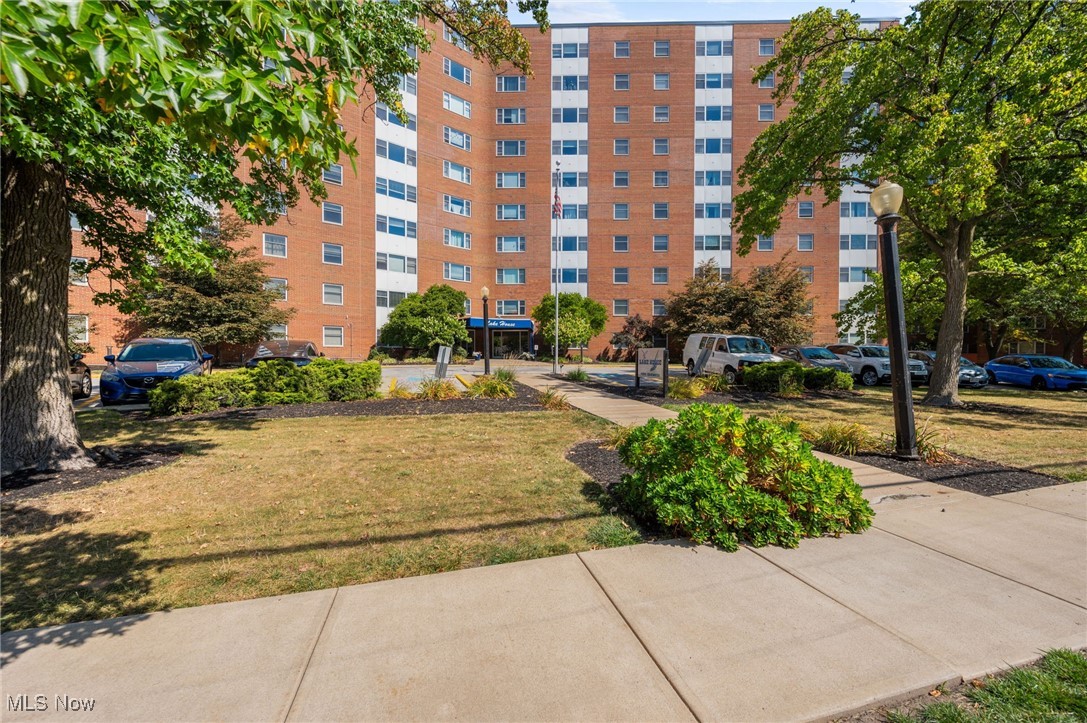 Lake House Condo - Residential