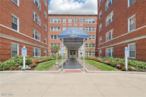 Photo for 19015 Van Aken Boulevard 402