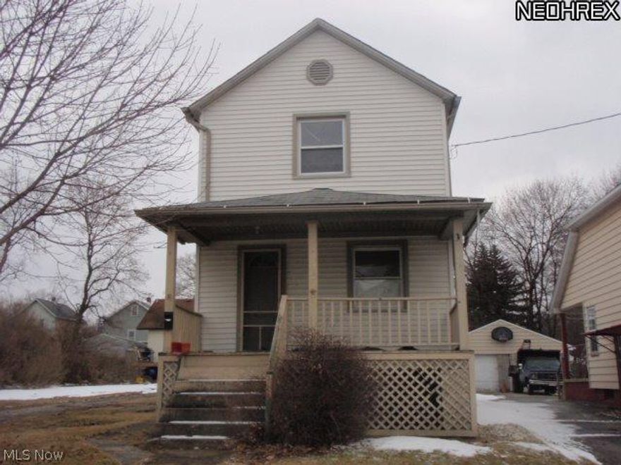 Nice family home on a large lot close to Struthers schools! A great first home for the handyman or investment property. Need a garage? Check into 203K financing.