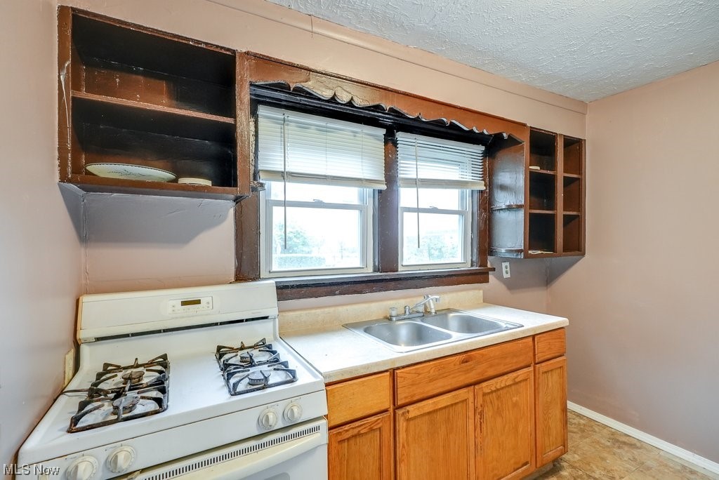 William T Sawyer & Bessi Voris - Residential