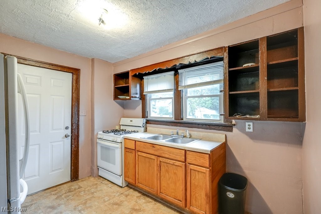 William T Sawyer & Bessi Voris - Residential